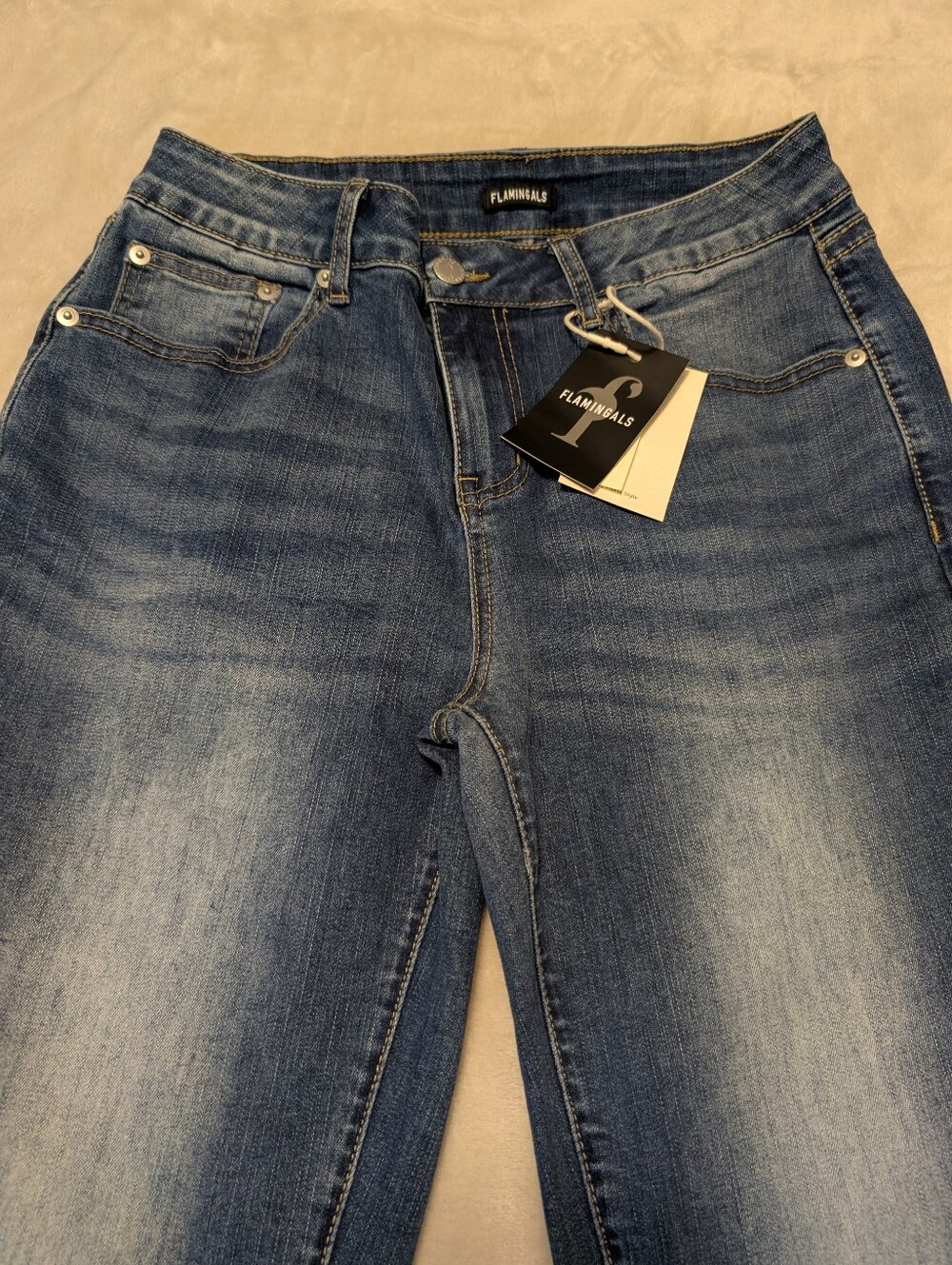 Flamingals Mid-rise Raw Hem V Design Bootcut Jeans NWT Size Medium - Picture 4 of 9